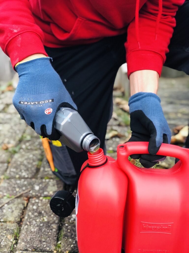 Tuinonderhoud SEIBO bouw en onderhoud, plataan snoeien, kettingzaag